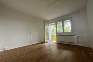 Zwei Bäder, zwei Balkone, fünf Zimmer – frisch saniert für Ihre Familie – Straße Usti nad Labem 225, 9119 Chemnitz – Vorschaubild 8