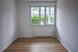 **Großzügige Fläche mit Garten, Ankleideraum, Speisekammer und Wohlfühlbad in idyllischer Wohnlage** – Buchfinkenweg 2-4, 4159 Wahren, Leipzig – Vorschaubild 12