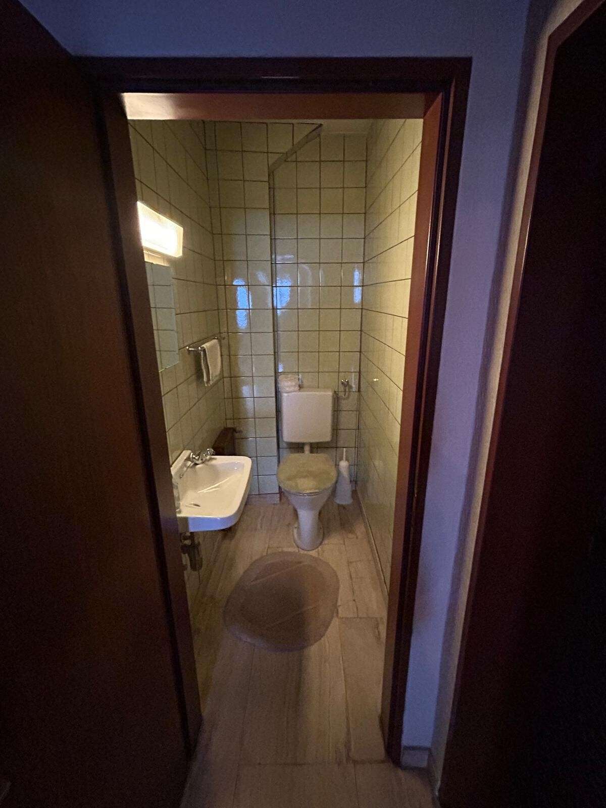 Großzügige Doppelhaushälfte mit zwei Wohneinheiten in ruhiger Lage von Maintal-Dörnigheim, Main Kinzig Kreis – Bild 4