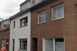 Wohnen mit Haus-in-Haus-Charakter: Großzügige 4-Zimmer-Maisonette mit Balkon im Kölner Westen! – Karl-Kaulen-Str. 4, 50859 Lövenich, Köln – Vorschaubild 2