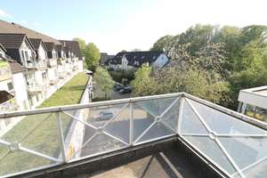 Helle Dachgeschosswohnung mit Aufzug, Balkon & Tiefgarage in Solingen-Wald – Die vollständige Adresse der Immobilie erhältst du vom Anbieter., 42719 Wald, Solingen – Vorschaubild 2
