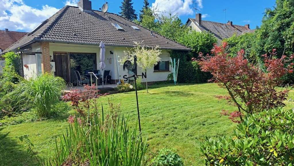 Immobilie in Sontra - Freistehendes Einfamilienhaus mit Gr. Gartengrundstück in Sontra - Bild 0