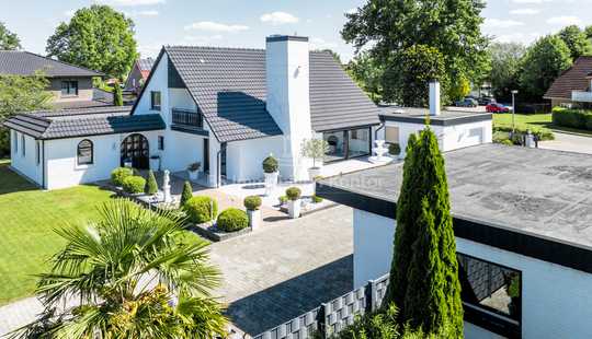 Bild von Beeindruckendes Wohnhaus mit 3 Single-Apartments & 5 Garagen SP in Toplage Papenburg-Untenende
