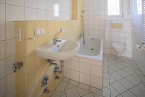 *PRAKTISCHer Grundriss_Tageslichtbad_Balkon_AR_familiäres Flair_VIEL GRÜN_HANSEVIERTEL – Geschwister-Scholl-Straße 17, 99085 Erfurt – Vorschaubild 20