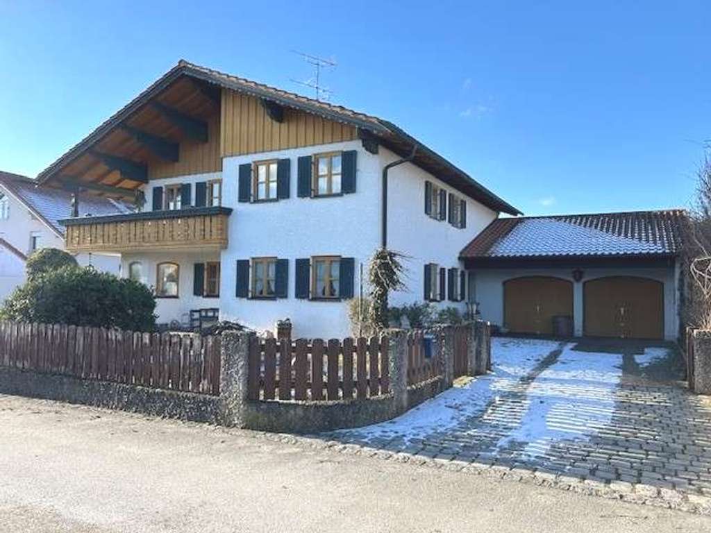 Immobilie in Winhöring - Wunderschönes freistehendes Einfamilienhaus im Landhausstil  mit großem Garten - Bild 1