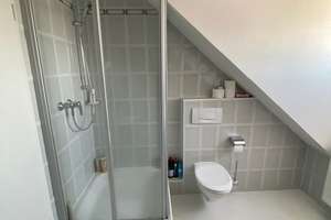 gemütliche DG-Wohnung mit sonniger Loggia und zusätzlichem Balkon – Agathenstraße 25, 81827 Waldtrudering, München – Vorschaubild 14