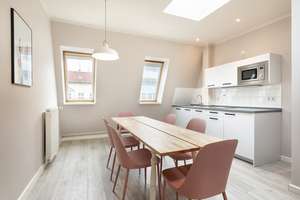 Nahe Rosa-Luxemburg-Platz: 2,5 Zimmer DG-Wohnung im 4. OG, West-Terrasse, Einbauküche, Wannenbad – Schönhauser Allee 186, 10119 Prenzlauer Berg, Berlin – Vorschaubild 13