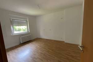 Großzügig geschnittene, voll renovierte 3-Zimmer-Wohnung mit modernem Dusch-Wannen-Bad – Dieckerstraße 6, 46047 Schlad, Oberhausen – Vorschaubild 4