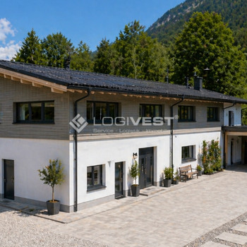 Halle mit Büroflächen und einem exklusiven Betriebsleiterwohnhaus mit Blick auf die Zugspitze
