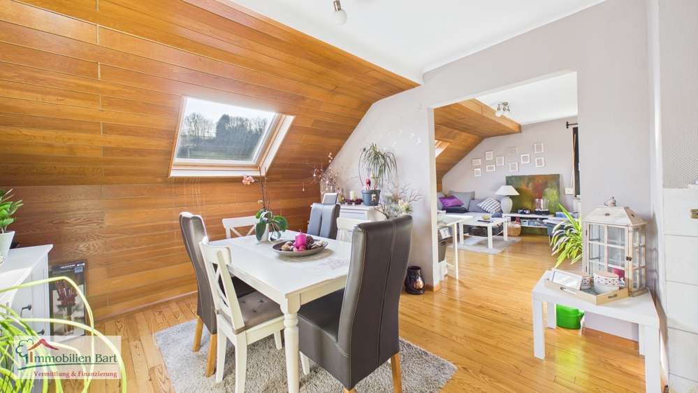 Immobilie in Mettlach - BETHINGEN: GEPFLEGTES WOHNHAUS MIT 2 WOHNUNGEN / 3 GARAGEN / 2 CARPORTSTELLPLÄTZE - Bild 5