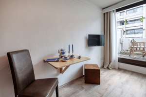 Maxvorstadt: Amalienstraße, Kleines Refugium mit Dachterrasse und Tiefgarage - frei ab 10/26 – Die vollständige Adresse der Immobilie erhältst du vom Anbieter., 80799 Universität, München – Vorschaubild 7