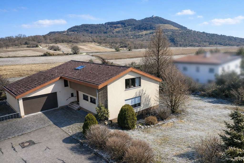 Immobilie in Dettingen unter Teck - Freistehendes Einfamilienhaus + zusätzliches Baufenster - Bild 0