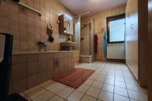 Großzügiges Wohnhaus mit 8 Zimmern und Dachterrasse – Die vollständige Adresse der Immobilie erhältst du vom Anbieter., 74363 Güglingen – Vorschaubild 8