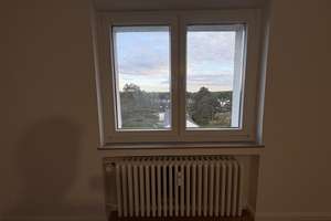 Lichtdurchflutete 2-Zi.-Wohnung (5. OG) mit Loggia & neuer EBK  in Köln-Grengel – Akazienweg 82, 51147 Grengel, Köln – Vorschaubild 4