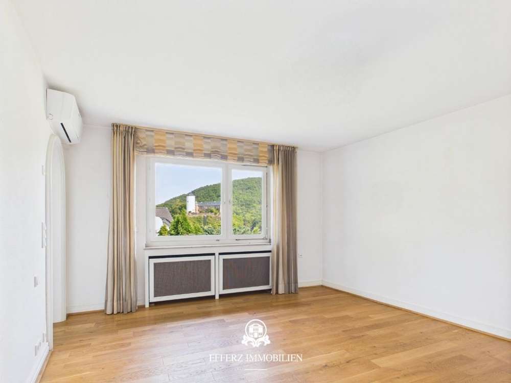 Immobilie in Altenahr - Großzügiges Anwesen mit parkähnlichem Grundstück und traumhaftem Panoramablick! - Bild 7