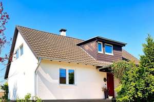 Einfamilienhaus mit Nebengebäuden und großem Grundstück – Die vollständige Adresse der Immobilie erhältst du vom Anbieter., 51545 Waldbröl – Vorschaubild 3