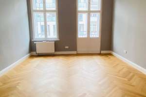 Bezugsfreie 3-Zimmer-Altbauwohnung im Samariterkiez mit Fischgrät & modernem Bad! – Die vollständige Adresse der Immobilie erhältst du vom Anbieter., 10247 Friedrichshain, Berlin – Vorschaubild 1