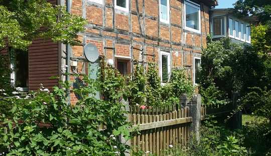 Bild von Geräumiges, günstiges 12-Zimmer-Zweifamilienhaus in Hohenhameln mit 2 abgeschlossenen Wohnnungen.