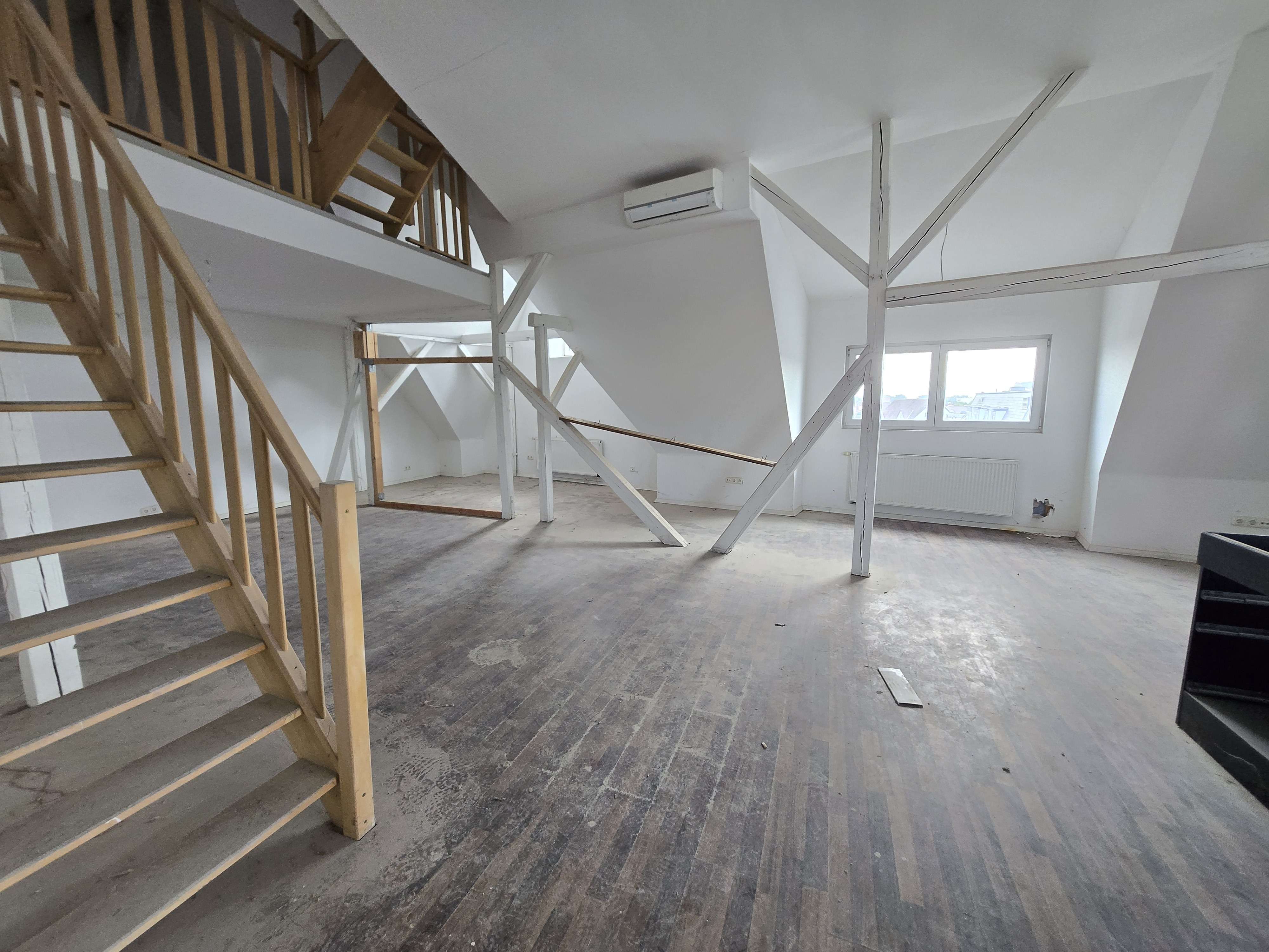 Charmante 4-Zimmer-Wohnung im Denkmal: Atemberaubender Ausblick und elegantes Ambiente warten auf Si, Hameln Pyrmont Kreis – Bild 2