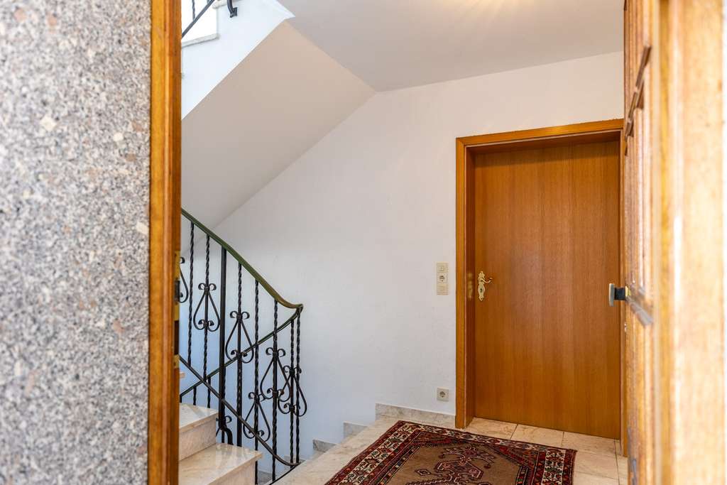 Immobilie in Großaitingen - Großzügiges Zweifamilienhaus mit Ausbaureserve auf sonnigem Traumgrundstück in Großaitingen - Bild 3