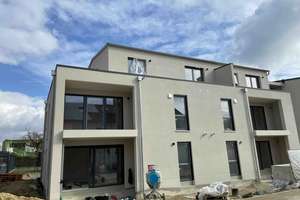Penthouse-Feeling mit toller Dachterrasse
Neubau im 2. OG in Ingolstadt-Mailing
mit TG und Aufzug! – Brunellenstraße 8, 85055 Mailing, Ingolstadt – Vorschaubild 1