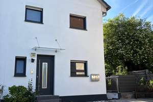 Moderne Doppelhaushälfte mit Garten und zwei Terrassen in Mainz-Laubenheim
