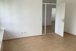 Ganz oben: : schöne  renovierte 3 Zimmer Whg. mit Essdiele und Südterrasse – Karl-Witthalm-Str. 25, 81375 Neuhadern, München – Vorschaubild 16