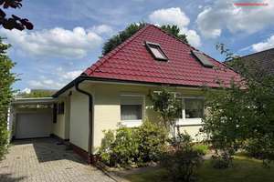 Einfamilienhaus mit Garage - Immobilie mit viel Potential!!