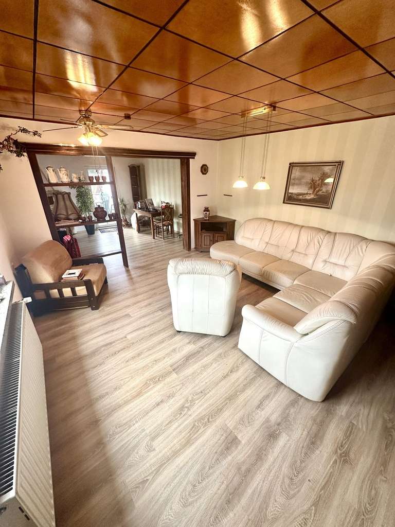 Immobilie in Drei Gleichen - Provisionsfrei: Großes Familien-/ Mehrgenerationenhaus mit 284 m² mit großzügigem Garten - Bild 1