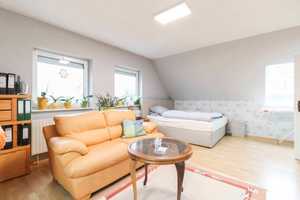 Viel Platz und Potential: Paket aus 2 Einfamilienhäusern mit Garten und Garage in Stralsund – Stralsund – Vorschaubild 8