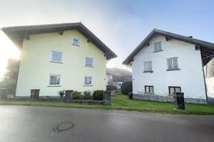 Ehemaliges "Sacherl": Wohnhaus (2 Wohnungen möglich),Stallgebäude mit Wohnung und Scheune – Die vollständige Adresse der Immobilie erhältst du vom Anbieter., 94051 Hauzenberg – Vorschaubild 1