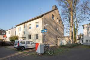 Mehrfamilienhaus mit 2 Garagen || Großes Grundstück mit schönem Garten – Köln – Vorschaubild 2