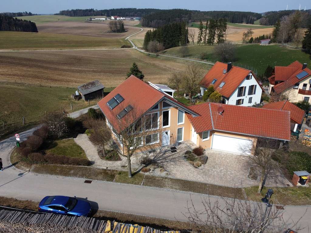 Immobilie in Adelzhausen - Sofort frei! Ortsrand! Großzügiges Architektenhaus mit Ausbaupotential an der A8/Adelzhausen - Bild 3