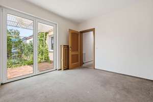 Gut aufgeteilter Bungalow in Köln-Stammheim – Wohnen in unmittelbarer Rheinlage – Die vollständige Adresse der Immobilie erhältst du vom Anbieter., 51061 Stammheim, Köln – Vorschaubild 5