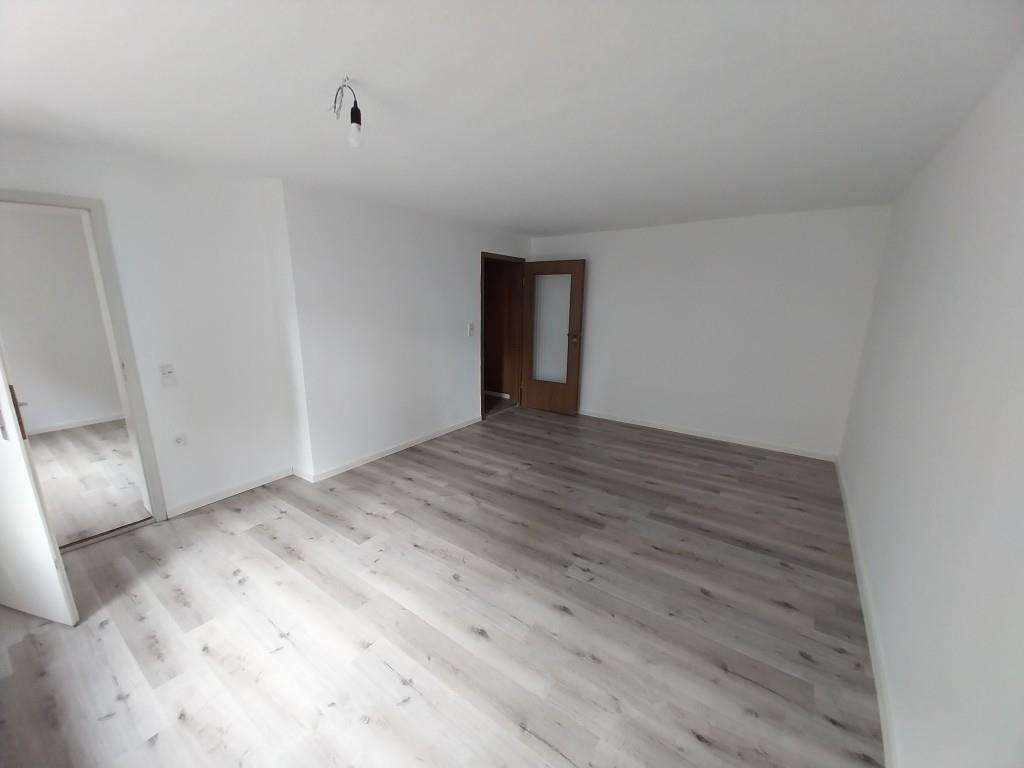 Immobilie in Regensburg - Rohdiamant in Bestlage - Charmante Doppelhaushälfte mit Landleben-Flair mitten in der Stadt! - Bild 2