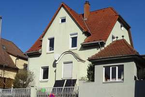 Alleinstehendes Einfamilienhaus für die große Familie in S-Bahn Nähe – Plochingerstr. 137, 73730 Oberesslingen, Esslingen am Neckar – Vorschaubild 1