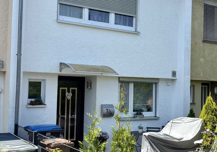 Modernisiertes Reihenmittelhaus in gefragter Lage mit Garage