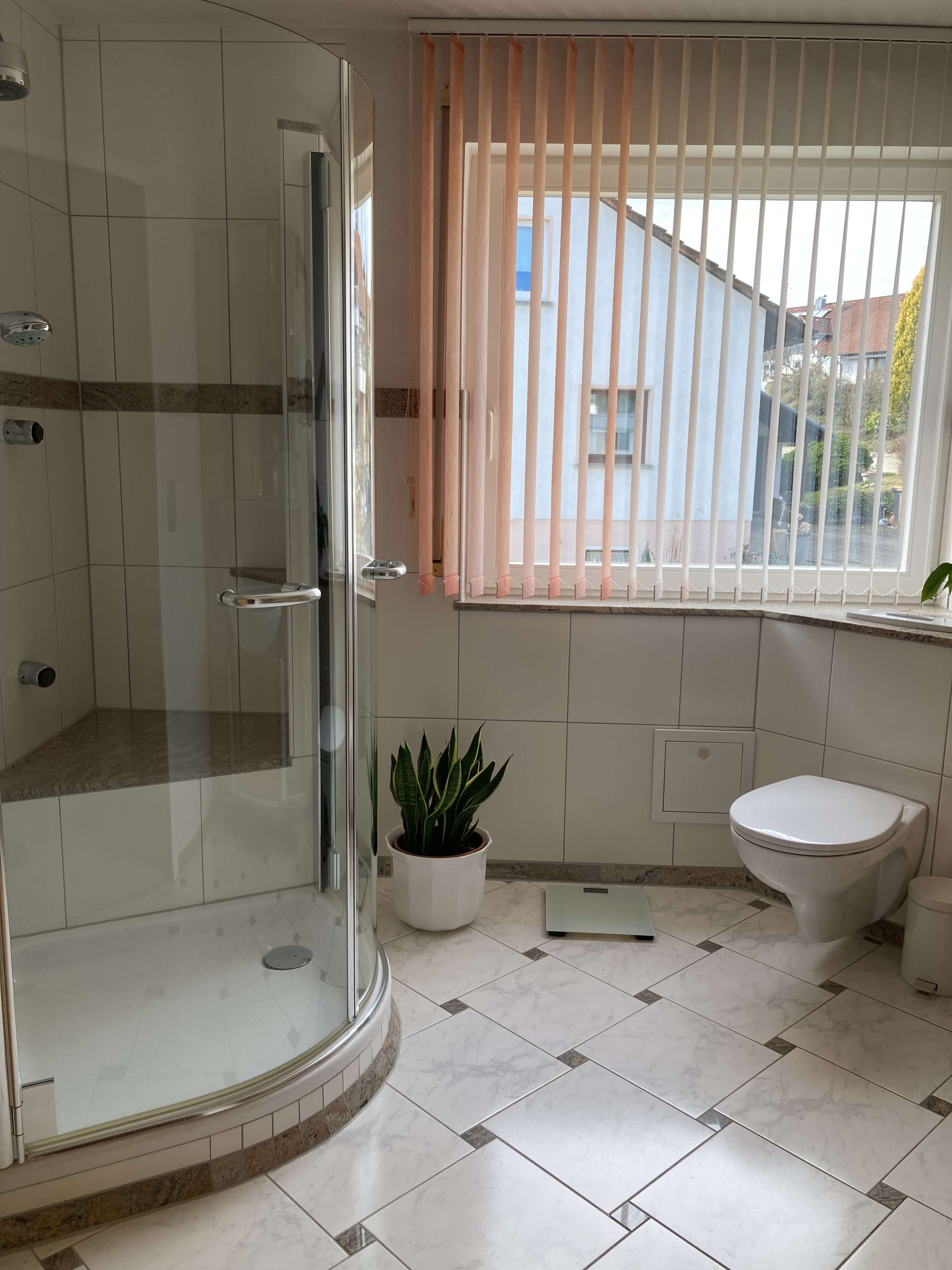 Immobilie in Aichhalden - **Einzigartiges Wohnen mit spektakulärer Aussicht plus Grundstücksreserve** - Bild 5