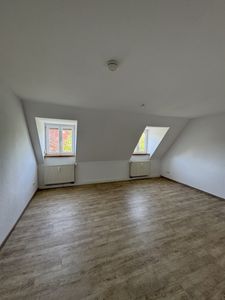 Attraktive Dachgeschosswohnung in Friedrichshafen – hell, modern & sofort bezugsfrei