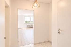 Frisch modernisiert | 2 Zimmer | Balkon | Sauna | Bad | Ausblick | Bochum Wattenscheid – August-Bebel-Platz 19, 44866 Wattenscheid-Mitte, Bochum – Vorschaubild 4