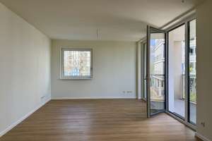 Wohnen in Wasserlage mit Balkon: ideal für Paare oder kleine Familien – Asnièresstraße 1, 13587 Hakenfelde, Berlin – Vorschaubild 1