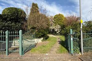 Wohnen auf dem Laurensberg - Wohnhaus auf großem Grundstück mit Außenpool – Orthstraße 12, 52072 Laurensberg (Statistischer Bezirk), Aachen – Vorschaubild 2
