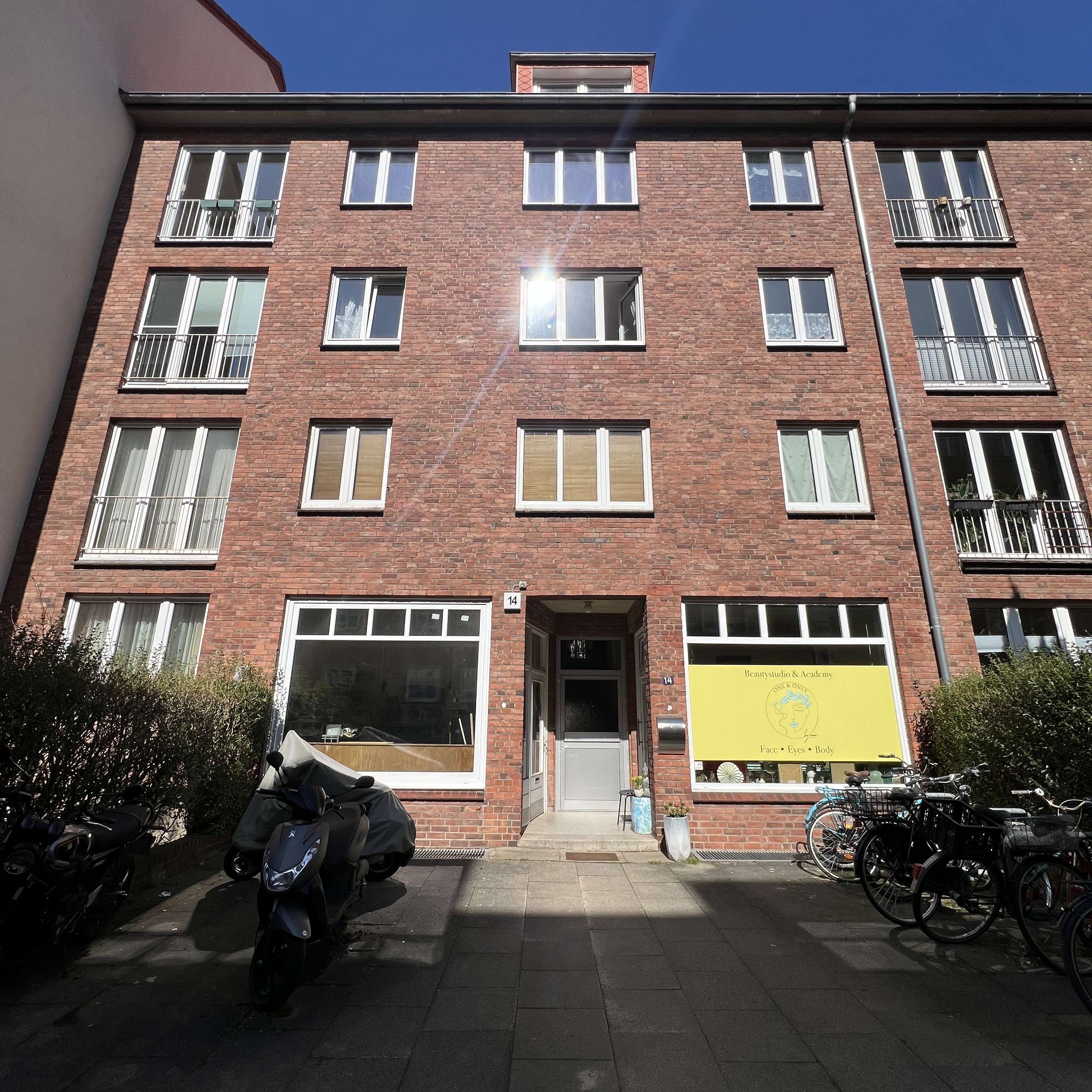 Kapitalanlage: Vermietete 2-Zimmer-Wohnung in Barmbek mit Sanierungsbedarf, Hamburg – Bild 1