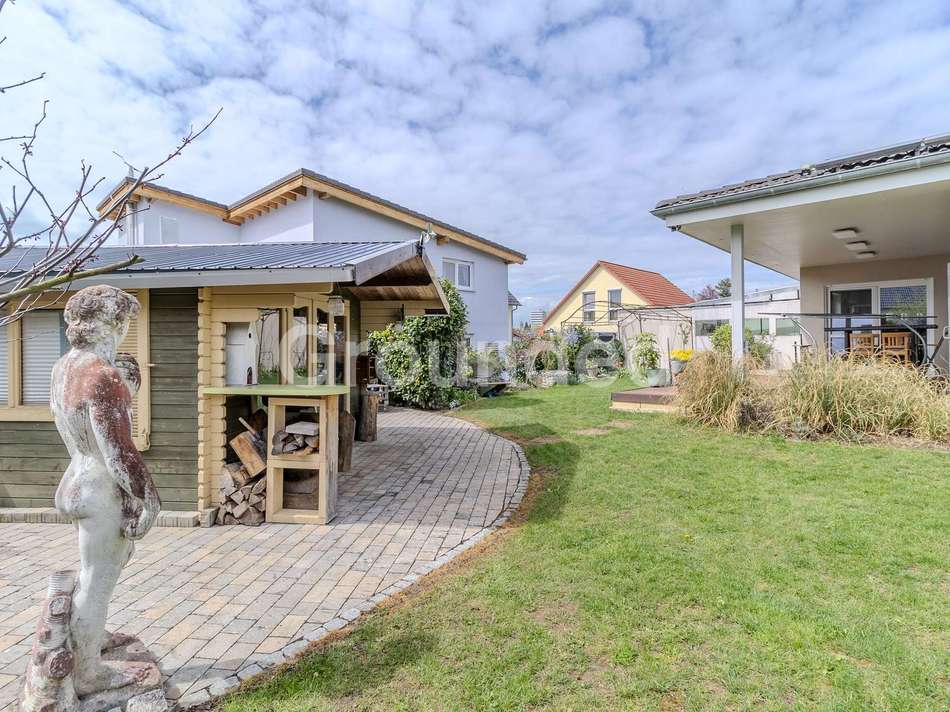 Gartenhütte mit Garten