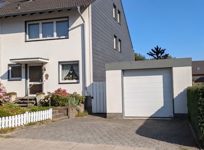 Gepflegte Doppelhaushälfte mit großem Wintergarten