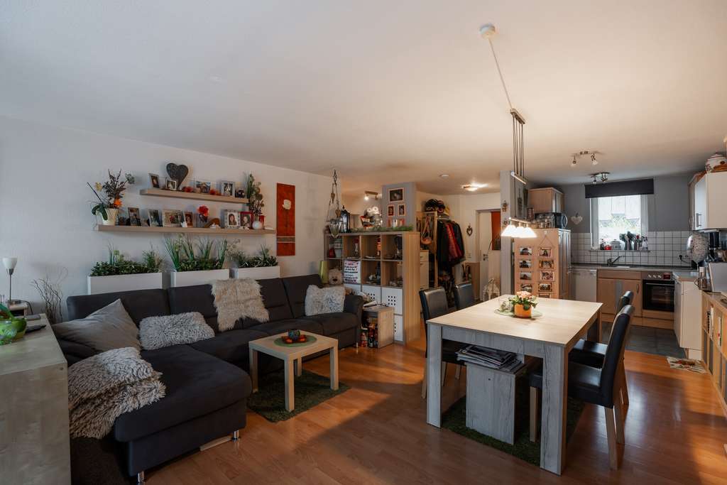 Immobilie in Aulendorf - Gepflegte 2-Zimmer-Wohnung mit Balkon und überbreitem Tiefgaragenstellplatz in Aulendorf - Bild 2