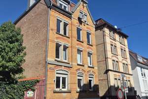 Hochwertig sanierte Altbauwohnung mit Klimaanlage, Balkon & Stellplatz