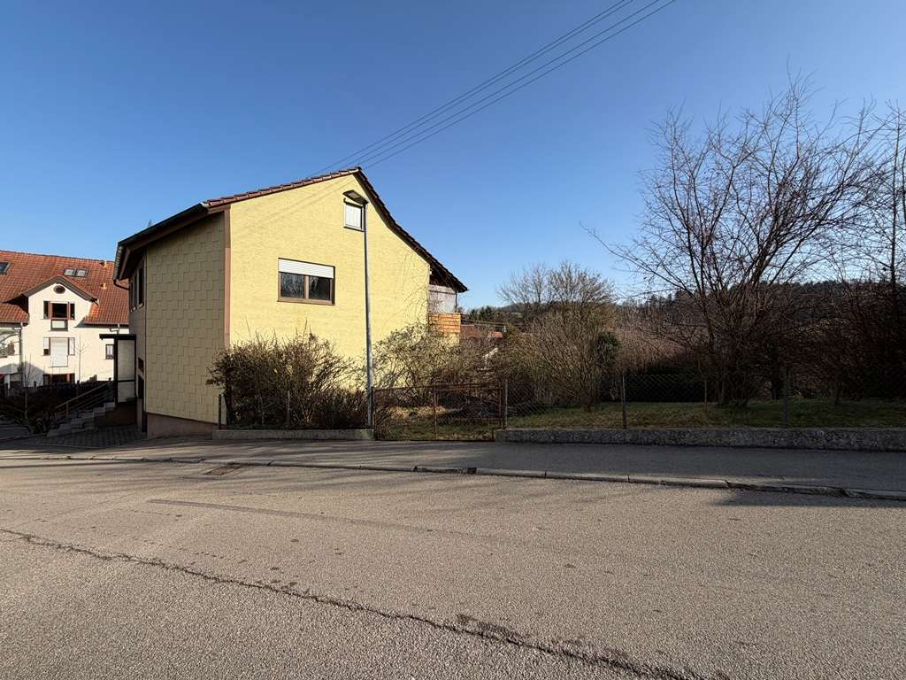 Immobilie in Albershausen - Ihr Projekt mit Zukunft: Zweifamilienhaus auf 648 m² Grundstück in Albershausen - Bild 2