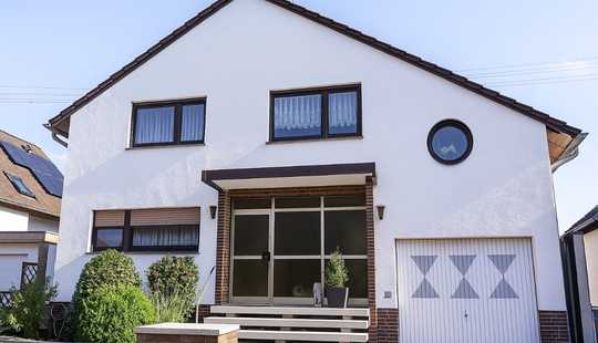 Bild von Einfamilienhaus in Eddersheim mit Wintergarten, Garten und Garage