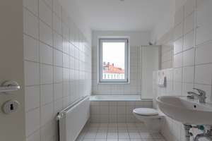 Geräumige & Helle 2-Zimmer-Wohnung mit Tageslichtbad in Lindenthal| Aufzug und Tiefgarage ** – 4158 Lindenthal, Leipzig – Vorschaubild 5
